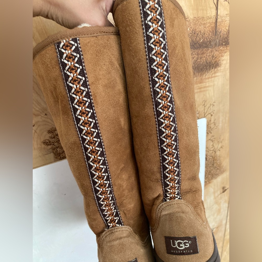 Embroidered ugg - Picture 6 of 9